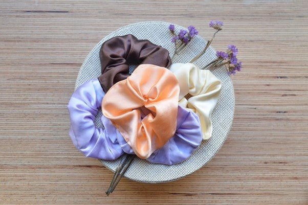 Silk Scrunchies vs. Regular Scrunchies: Which One Is Better for Your Hair - Lunalux