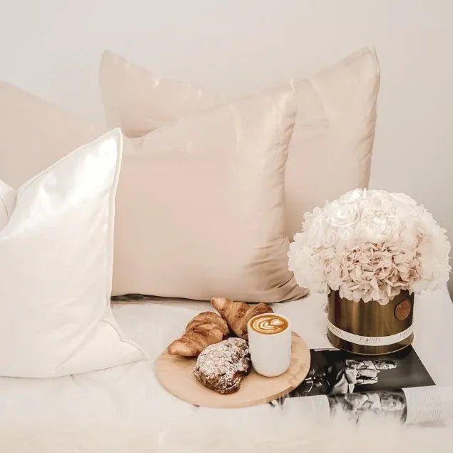 <center> The Best Silk Pillowcase for Healthier Hair and Skin </center> - Lunalux