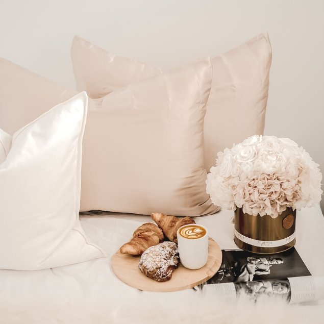  The Best Silk Pillowcase for Healthier Hair and Skin  - Lunalux 