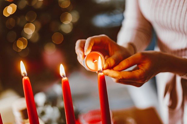 Coping with PMS This Festive Season: Tips for a Balanced Holiday - Lunalux