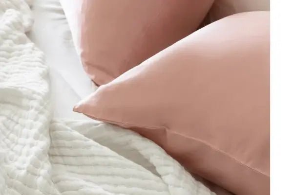 Why Silk Pillowcases are a Great Choice for Curly Hair - Lunalux