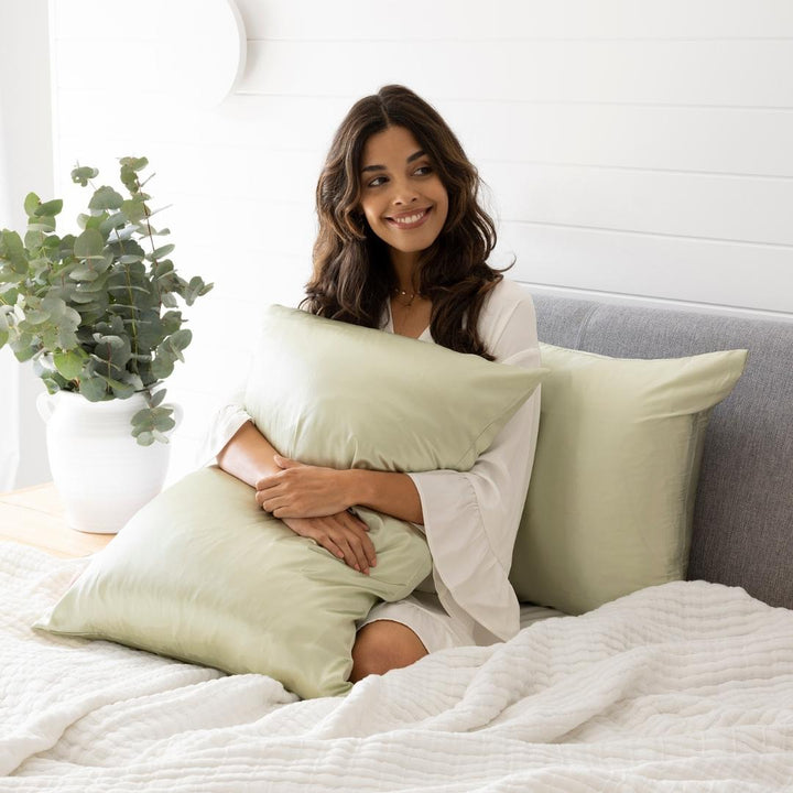 Twin Set Sage Green 100% Silk Pillowcase infused with Hyaluronic Acid and Argan Oil. - Lunalux